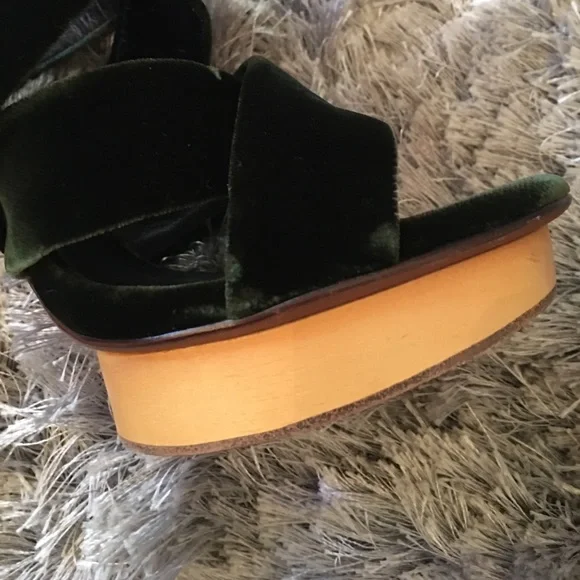 Tory Burch - Picture 4 of 7